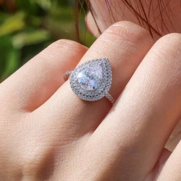 Stunning Sterling Silver Cubic Zirconia Rain Drop Ring - Picture 1 of 4